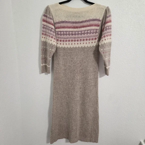 Vintage de Rotchild Cozy Knit Dress with Pink and Cream Accents - Picture 6 of 12